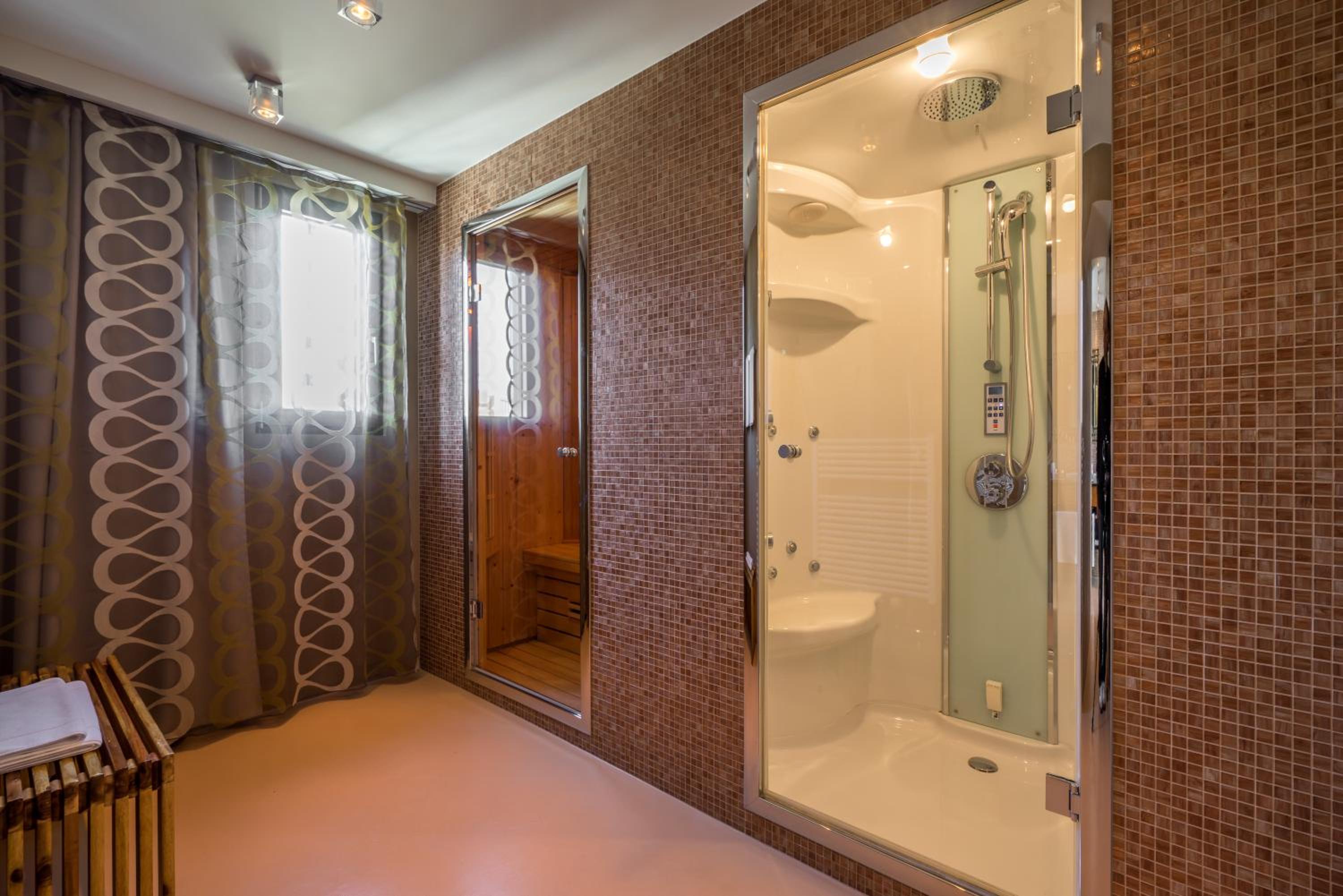 Signature, Spa, Penthouse, Suite, Lake View