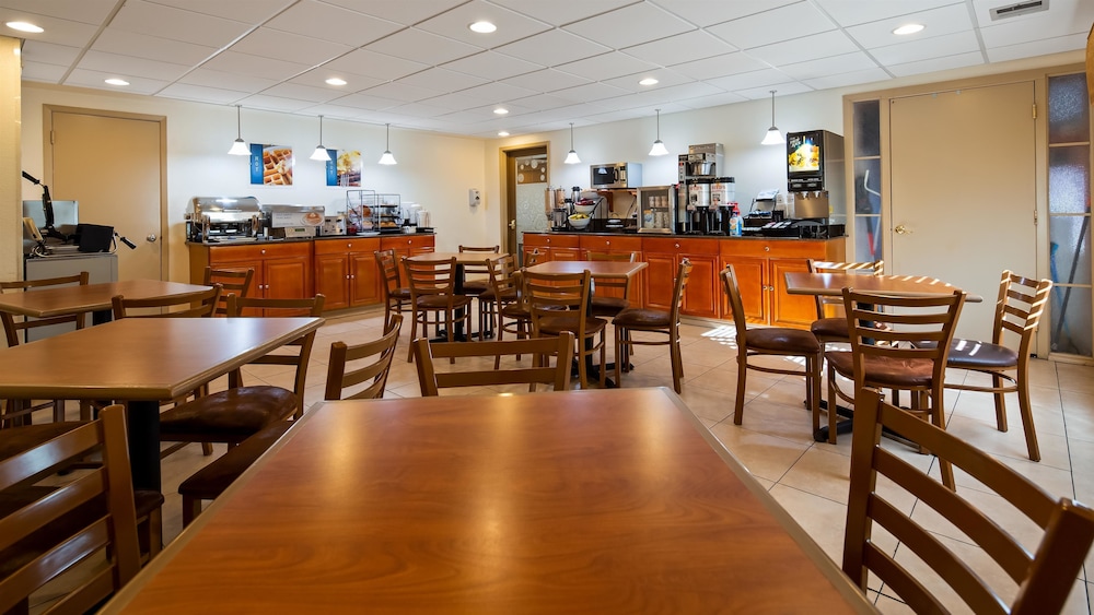 Best Western Inn & Suites Ontario 31/33