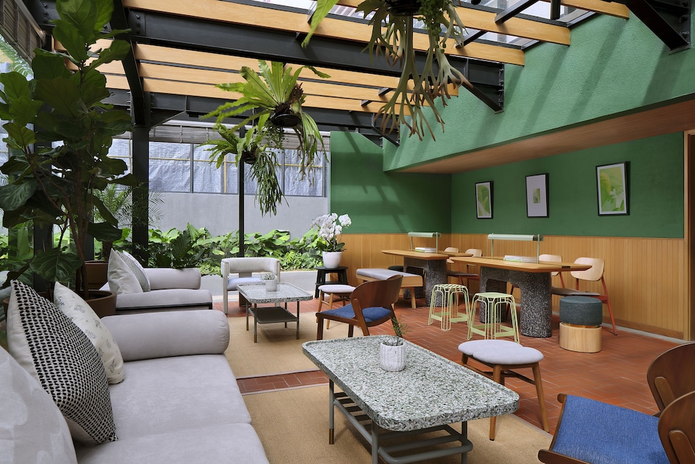 Artotel Casa Kuningan 6/18