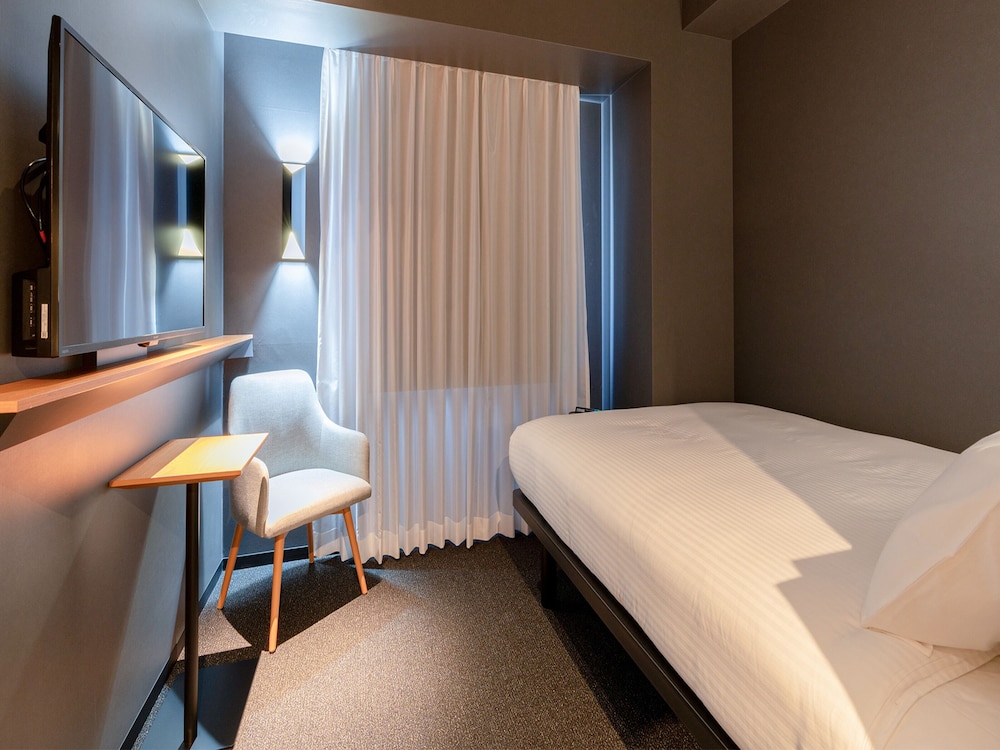 SEMI ROOM, SEMI DOUBLE BED
