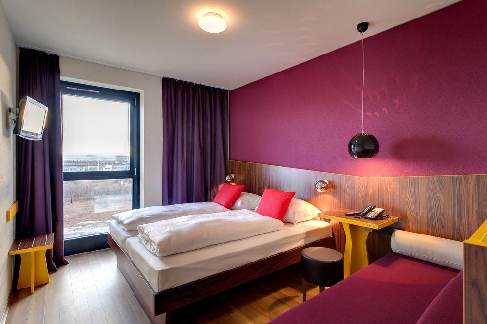 Meininger Hotel Frankfurt Main Airport 6/16