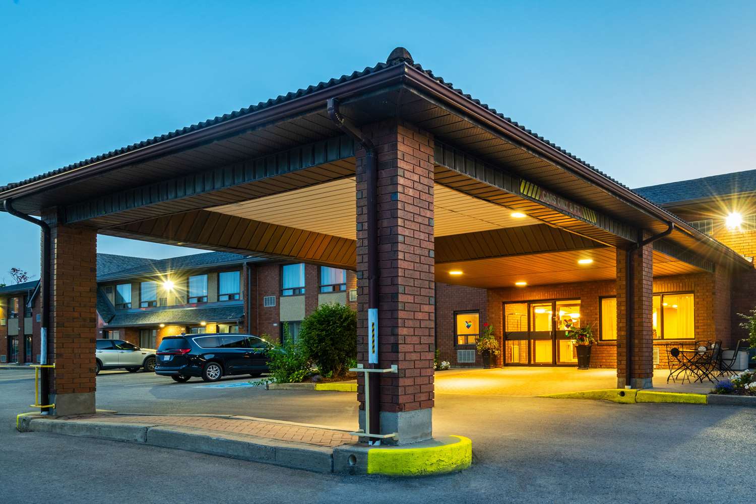 Comfort Inn Kingston - Highway 401 2/7