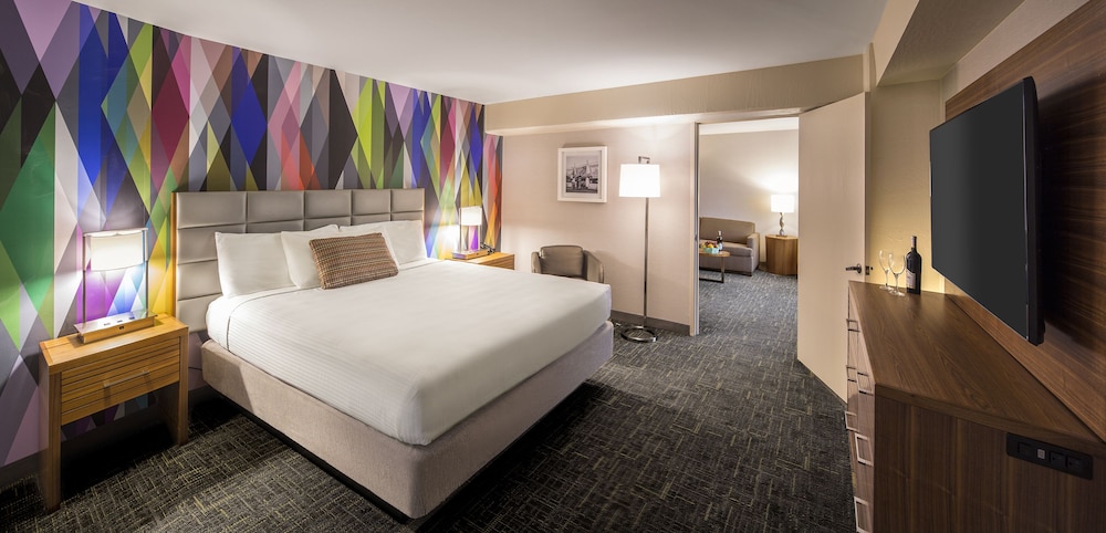 Mini, Suite, King Bed, High Floor