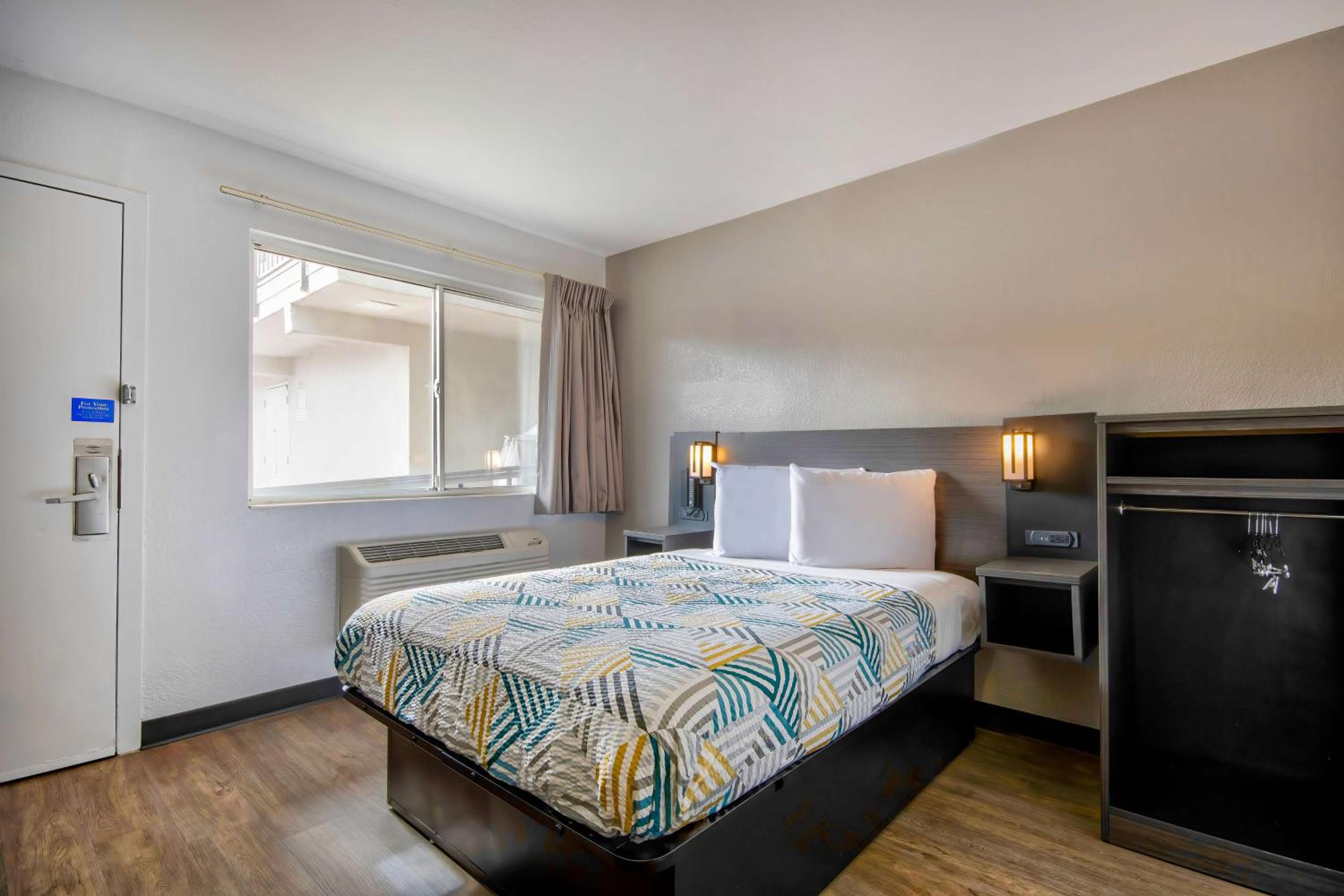 1 Full Bed - ADA/RI Shower, Non-smoking