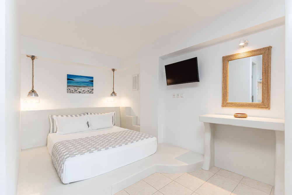 APARTMENT, DOUBLE BED, KITCHENETTE