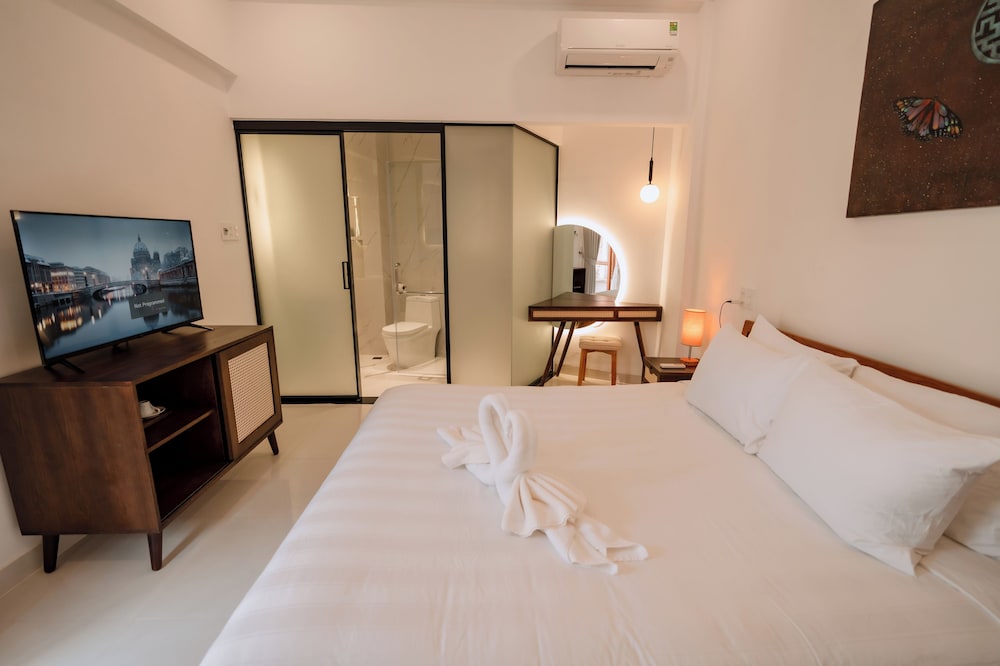 LUXURY, KING BED, GARDEN VIEW, GROUND FLOOR