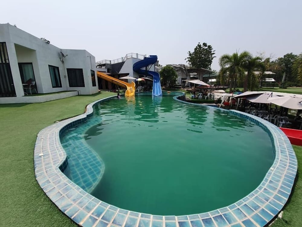 I View Park Resort 69/71