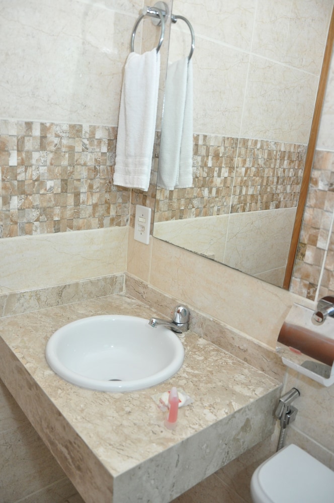 Bonjour Hotel 25/26