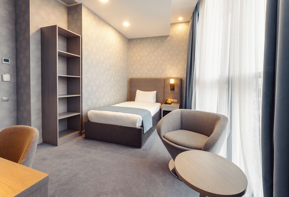 Meta Business Hotel 18/50