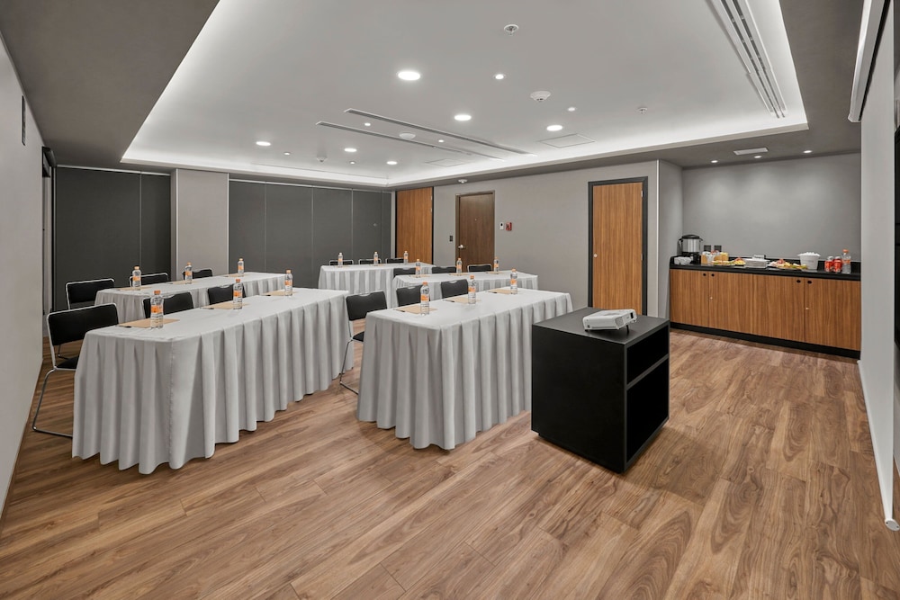 City Express by Marriott Monterrey Lindavista 50/51