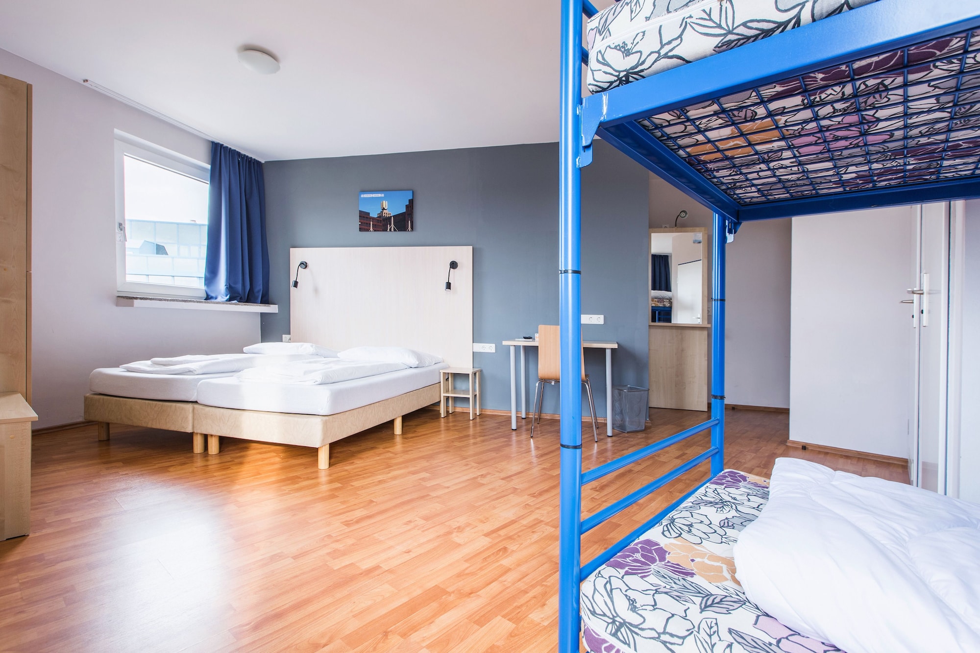 ROOM, QUADRUPLE