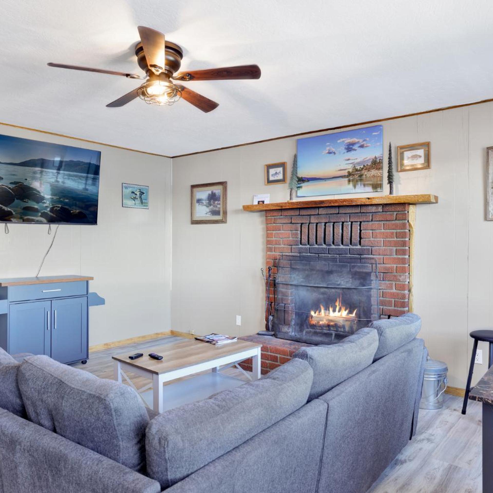 Lakefront Family Cabin by Big Bear Vacations 18/30