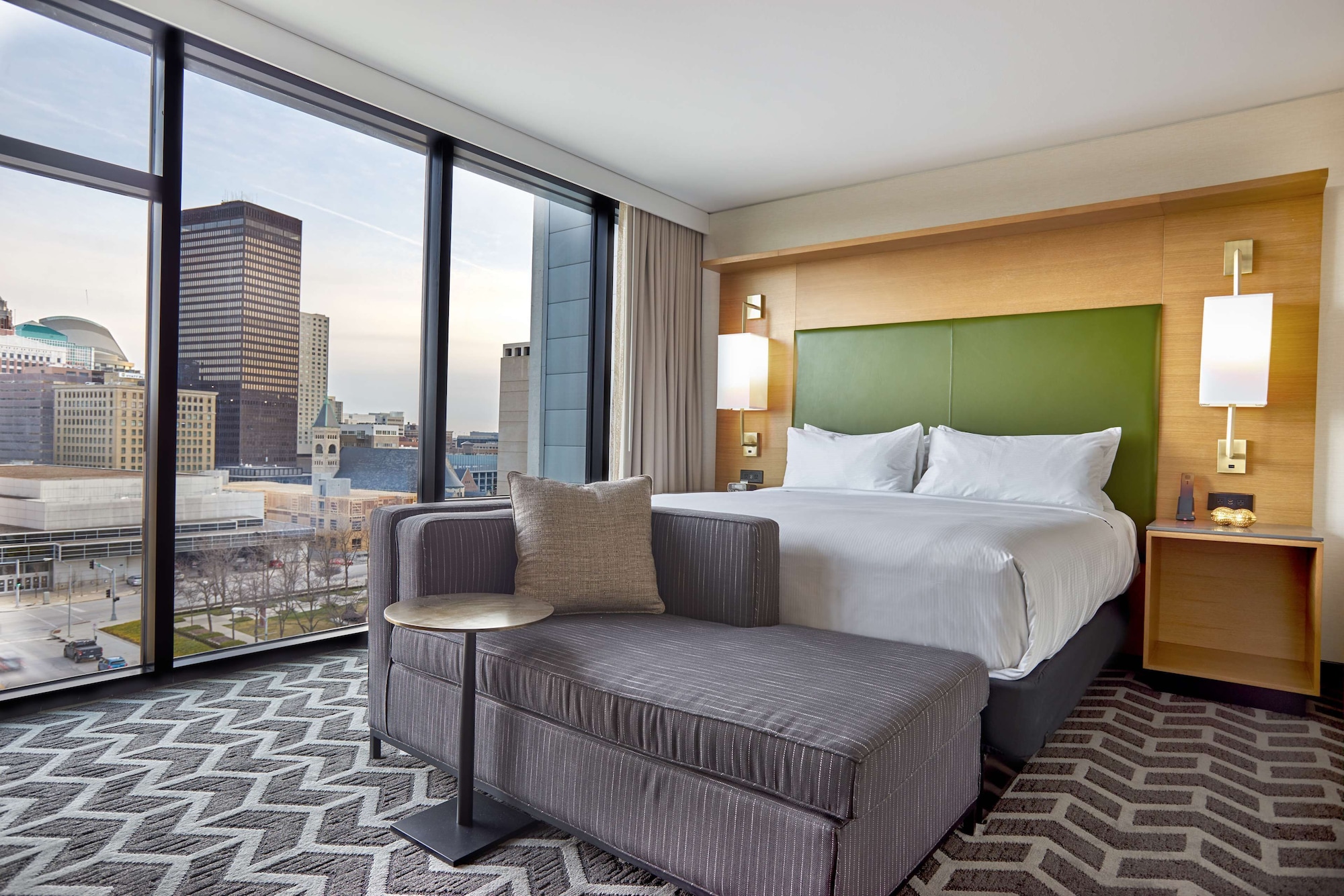 Skyline, Suite, King Bed, Accessible