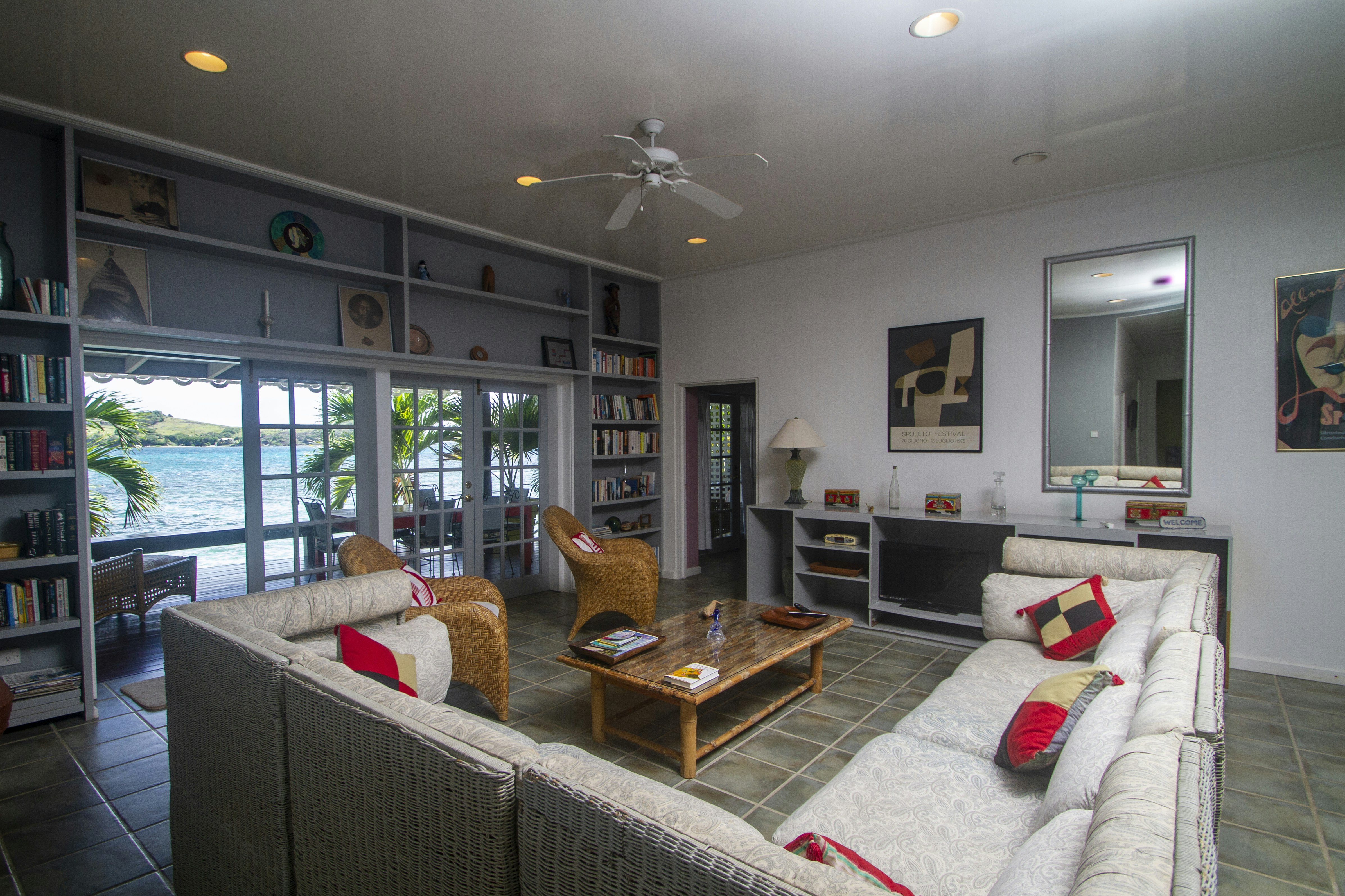 Bequia Beachfront Villa Hotel 57/83