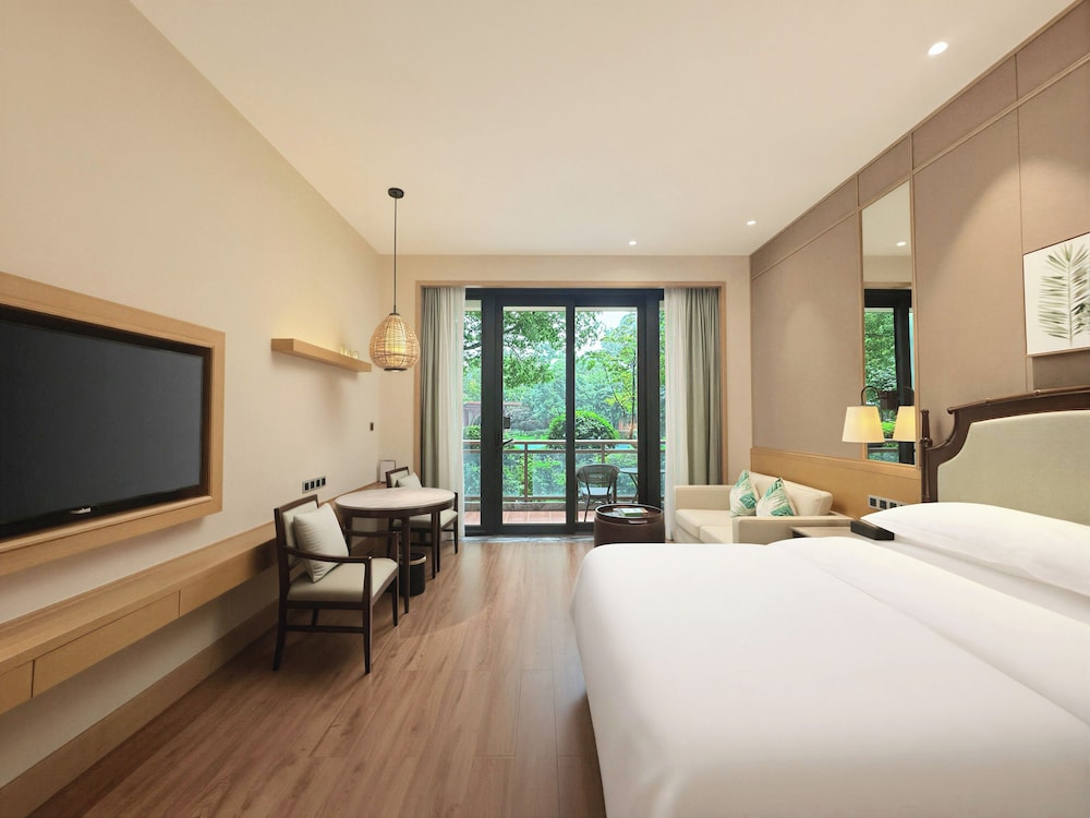 Deluxe, King Bed, Queen Bed, Garden View, Xinyu Wing