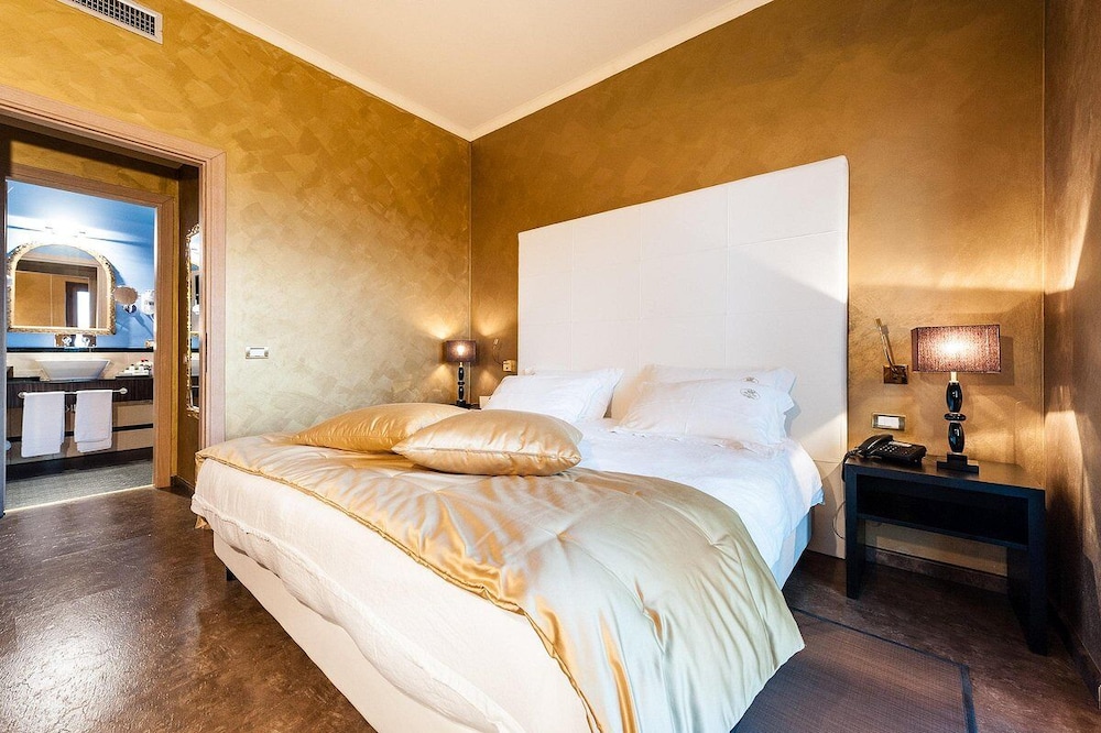 Gold, Suite, Double Bed, Terrace