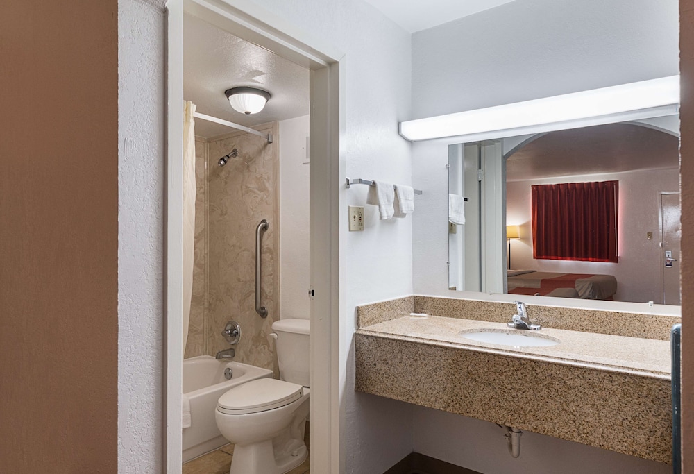 Motel6 San Antonio, TX - I-10 West 48/55
