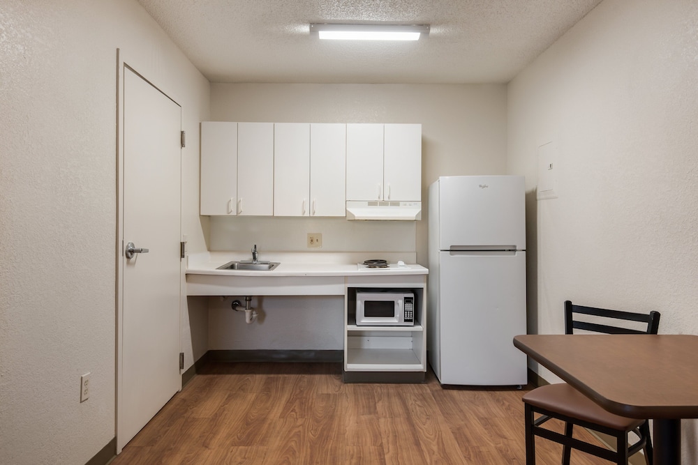 Birch Hill Suites Kansas City - Independence, Mo 18/24
