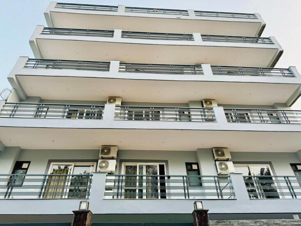 ZEN Suites Golf Course Road 3/50