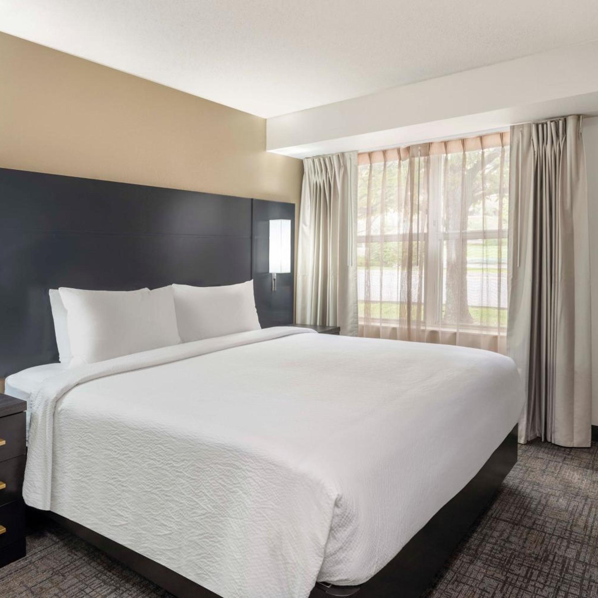 Studio, King Bed, Sofa, Bathtub, Accessible