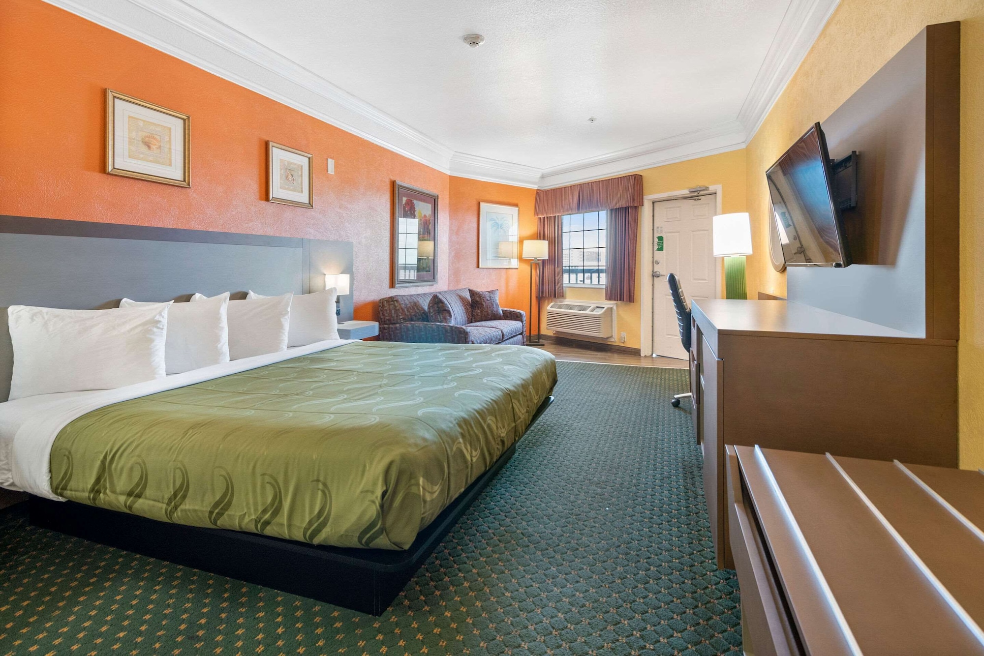 SUITE, KING BED, ACCESSIBLE