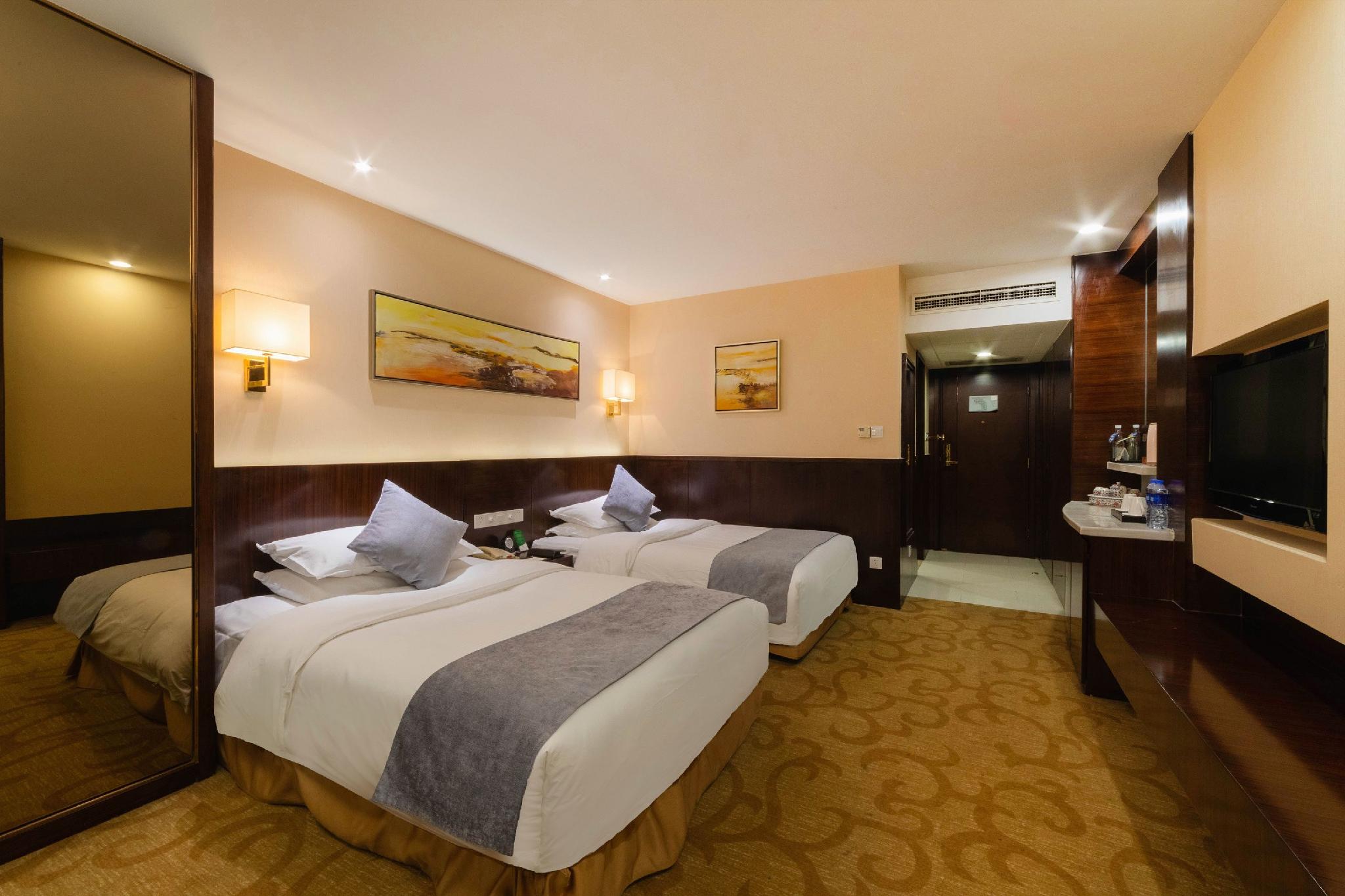 Cenbest Jinling Grand Hotel 15/60