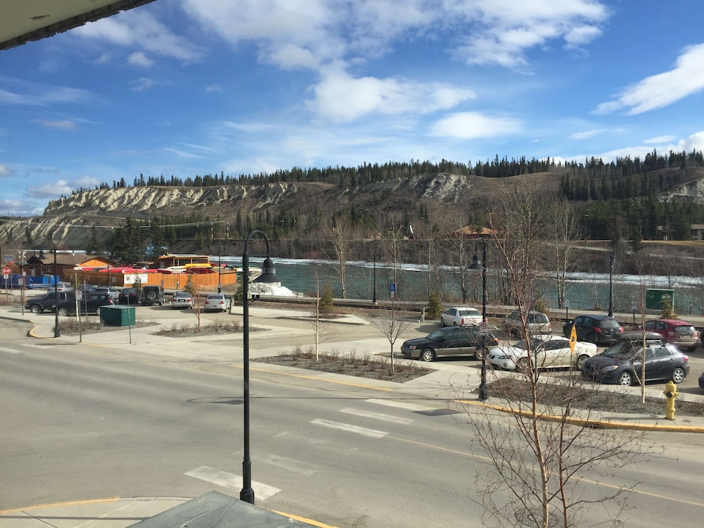 Canadas Best Value Inn River View Hotel 14/22