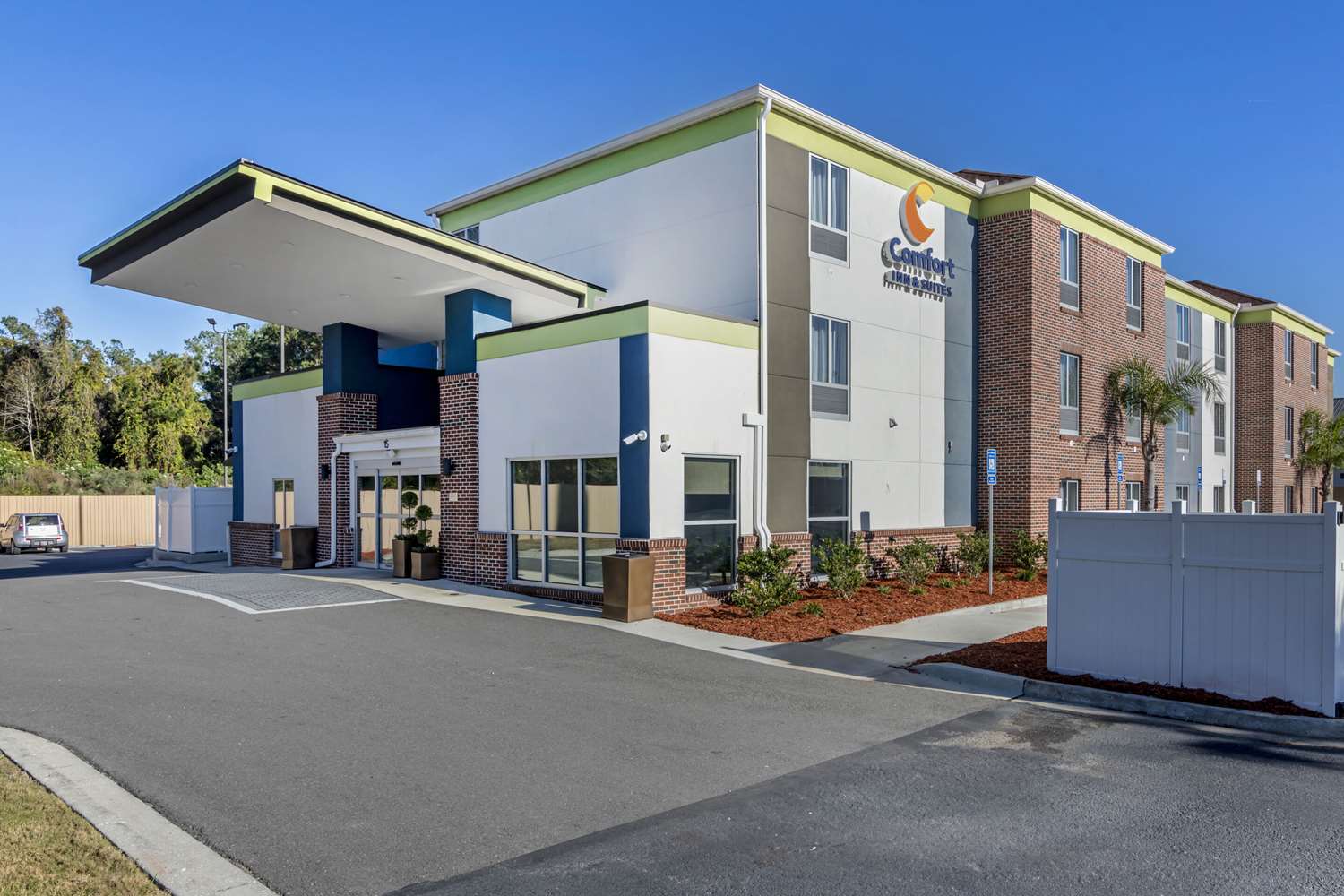 Comfort Inn & Suites Brunswick I-95 15/19