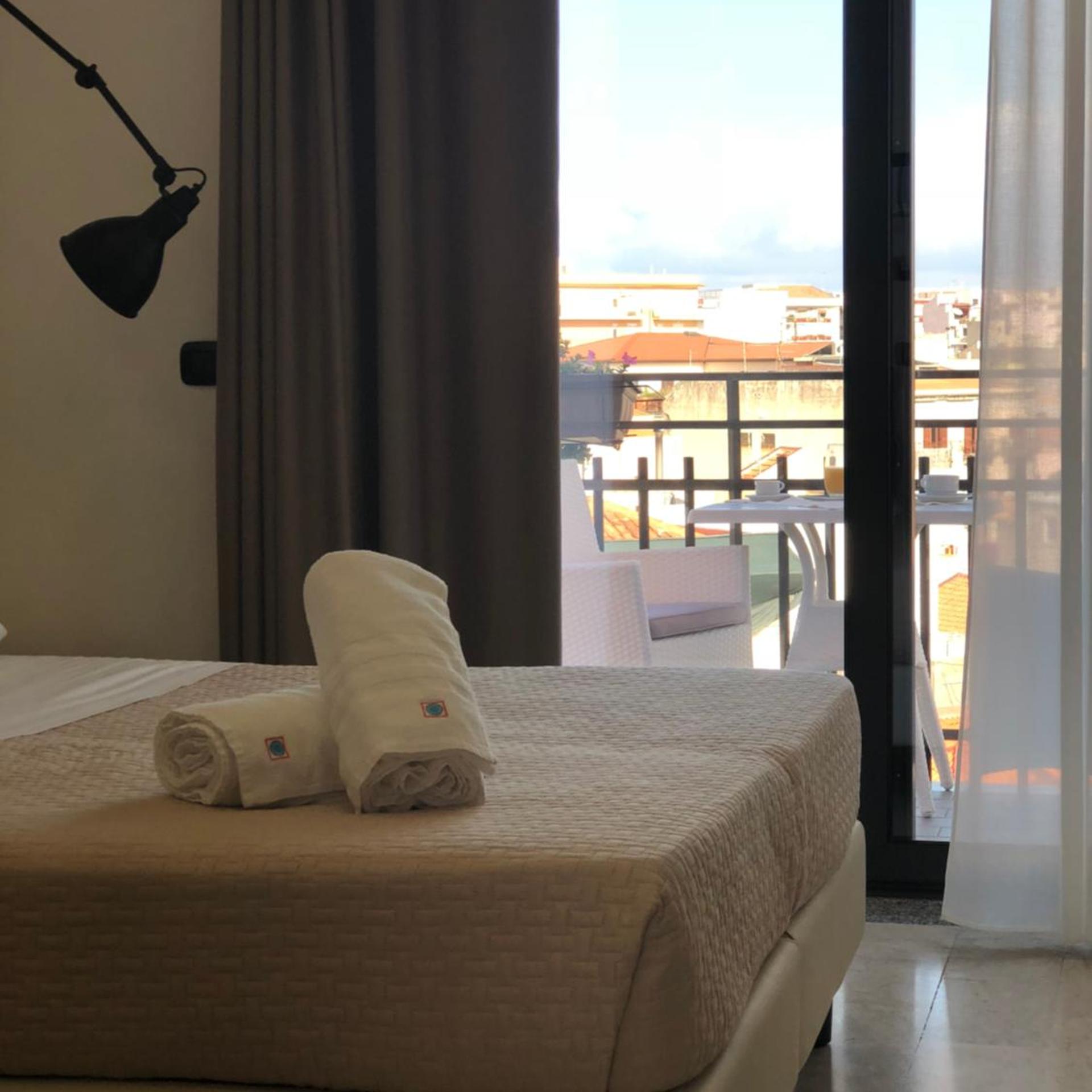 غرفة قياسية بسرير مزدوج أو سريرين منفصلين بشرفة، Milazzo INN 2/10