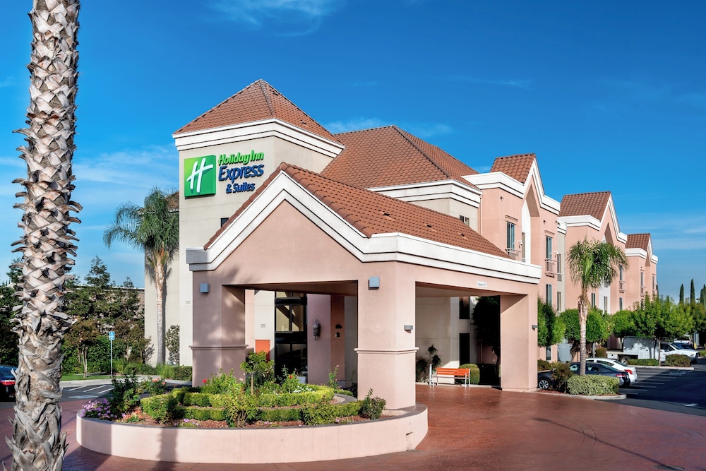 Holiday Inn Express & Suites Lathrop 3/61