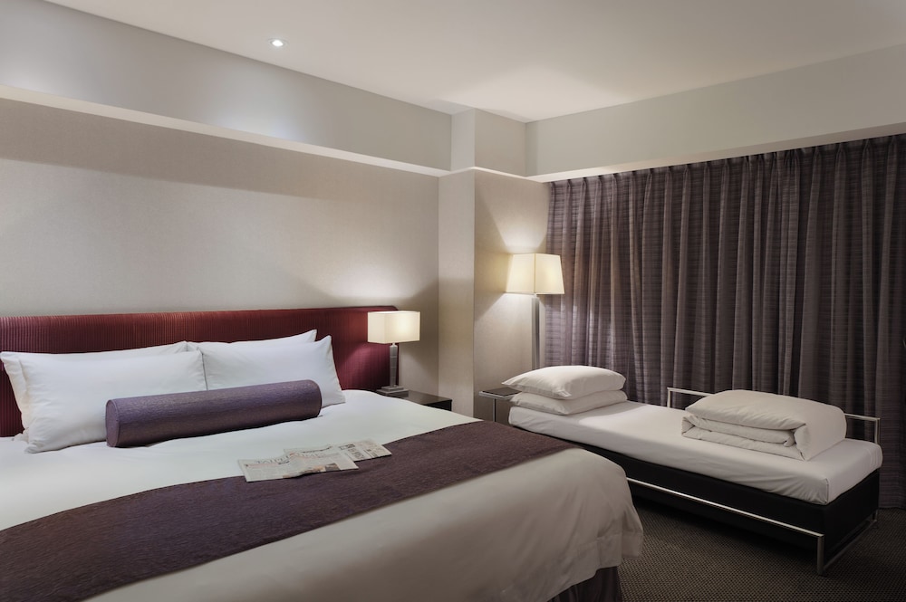 EXECUTIVE, TRIPLE, QUEEN BED, SOFA