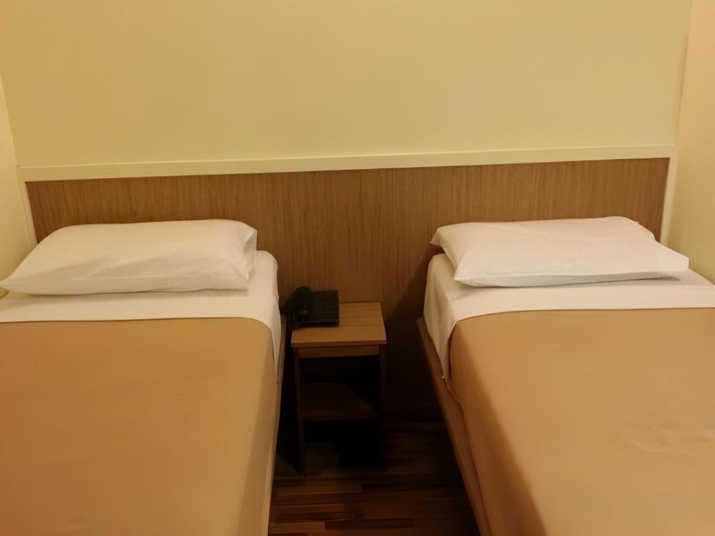 Standard, Twin Beds, No Window