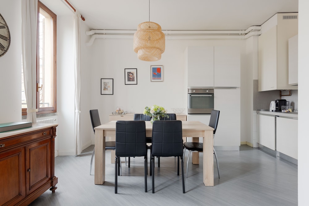 Brera Apartments In Garibaldi 25/50