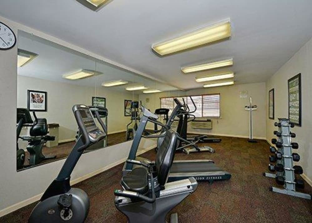 Quality Inn & Suites St Charles -West Chicago 16/40