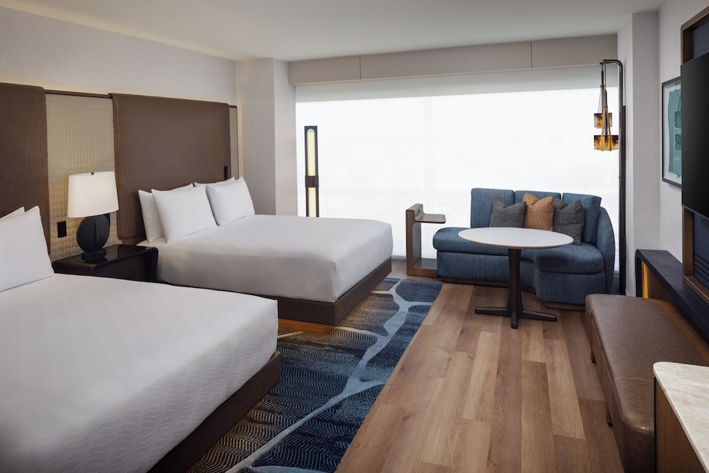 DELUXE, 2 QUEEN BEDS