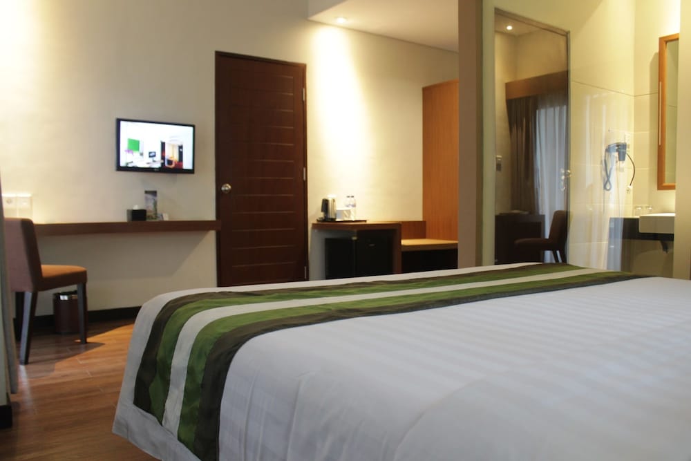 Grand Whiz Hotel Nusa Dua 30/75