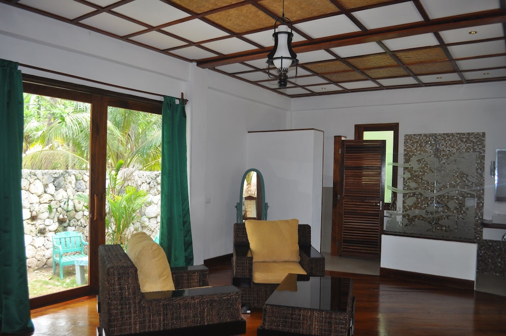 Dolarog Beach Resort 10/50