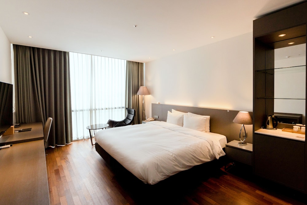 Sky View Hotel 11/56