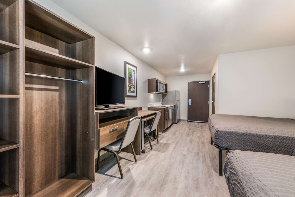WoodSpring Suites Linden 15/23