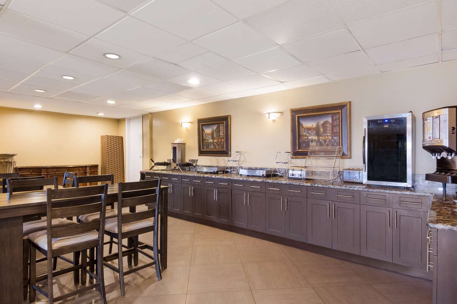 SureStay Hotel by Best Western St. Pete Clearwater Airport 36/43