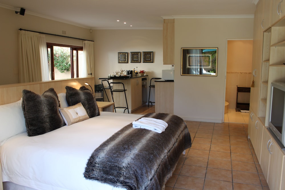 Riversong Guest House 12/76