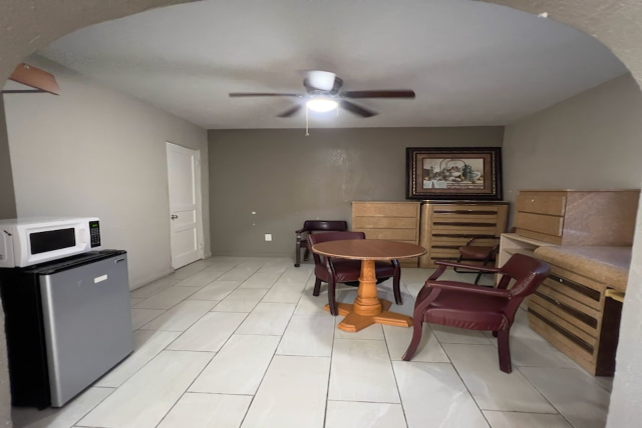 OYO Regency Inn Daytona Beach Near Airport 17/23