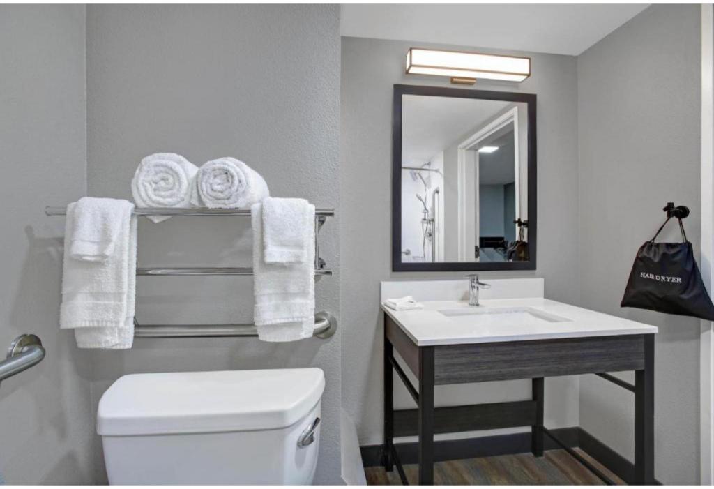 2 Queen Beds Mobil Access Tub Nsmk Kitchen 8/10