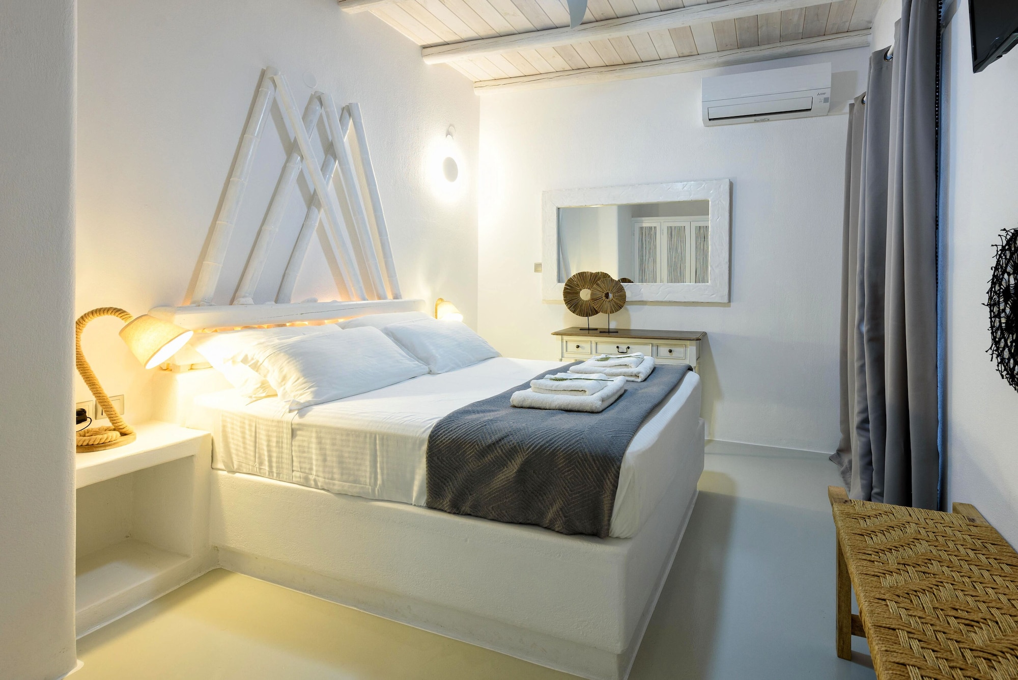 شقة بسرير مزدوج وسريرين منفصلين بإطلالة على البحر بغرفتي نوم، Blue Waves Suites & Apartments - To Kyma 6/10