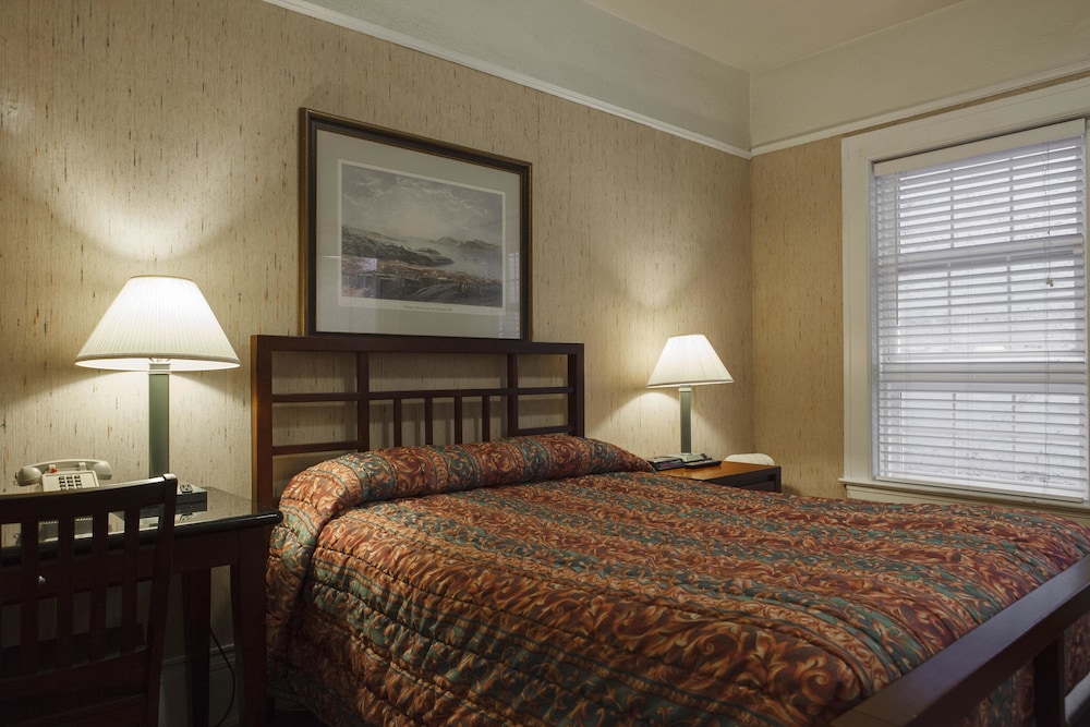 Grant Hotel 12/45