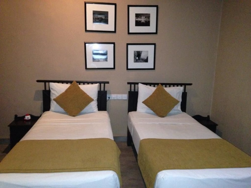 STANDARD, DOUBLE OR TWIN BED, GARDEN VIEW