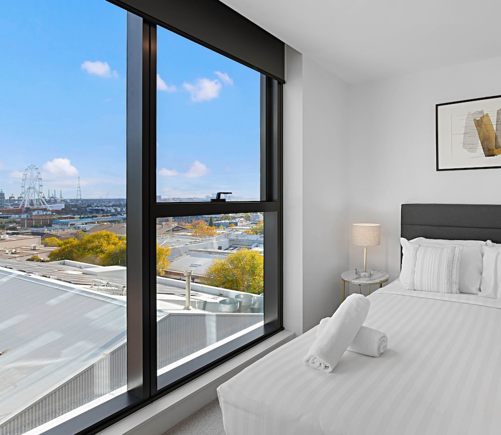 City, Apartment, Queen Bed