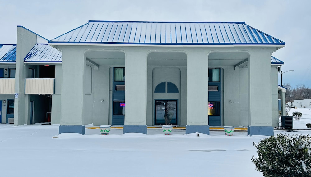 Rodeway Inn and Suites Plymouth Hwy 64 4/55