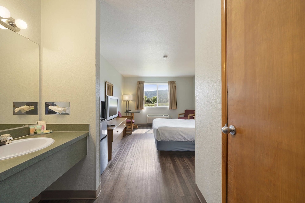 Econo Lodge 25/59