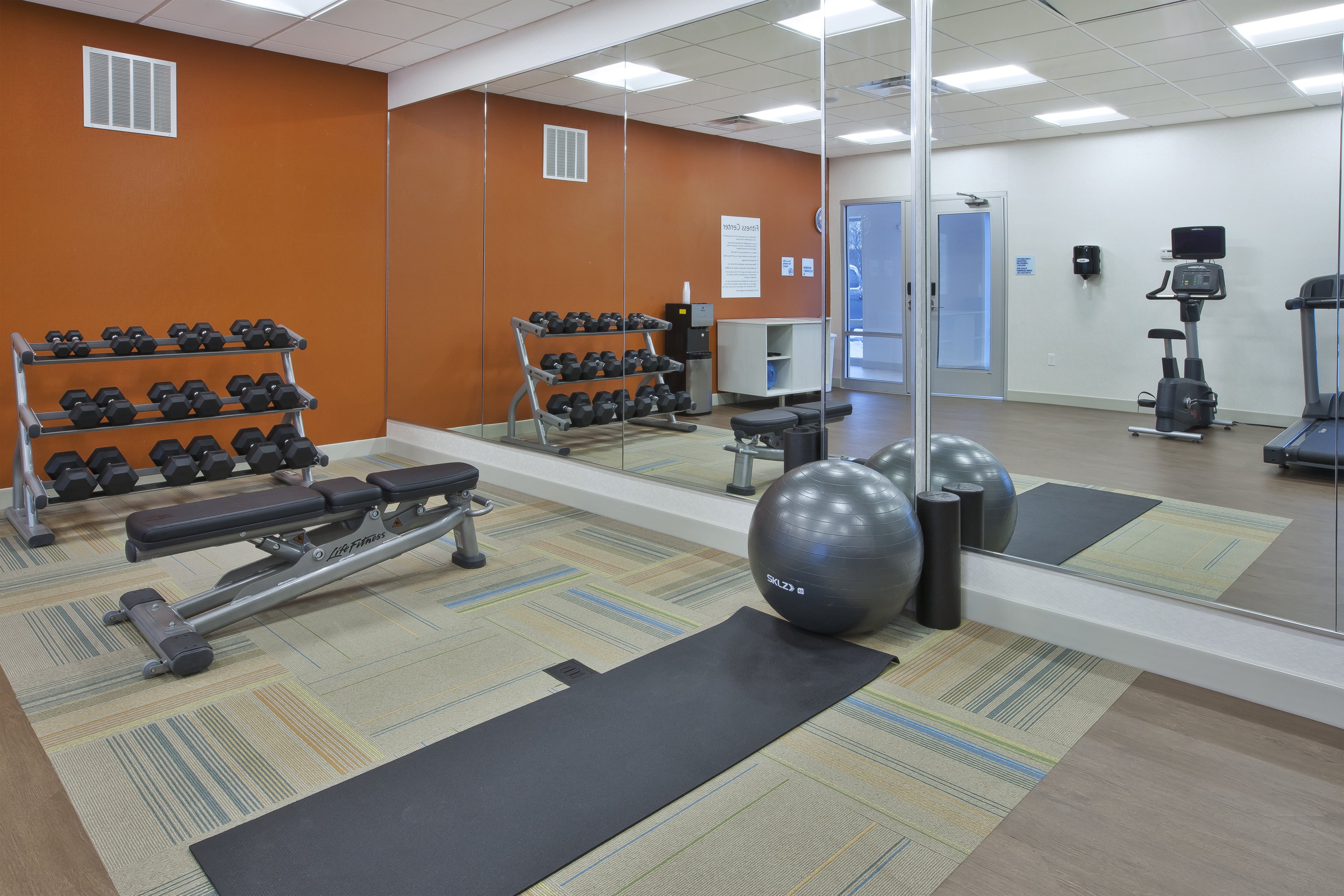 Holiday Inn Express Auburn Hills South 35/51